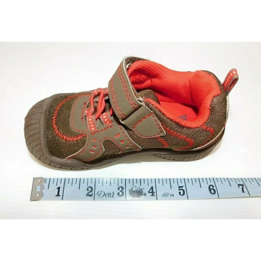 Oshkosh B'gosh little boys sneakers, brown & orange size 8, fits a 5.75